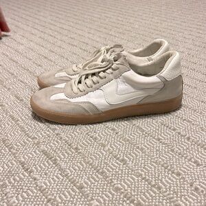 Dolce Vita every day sneaker size 10